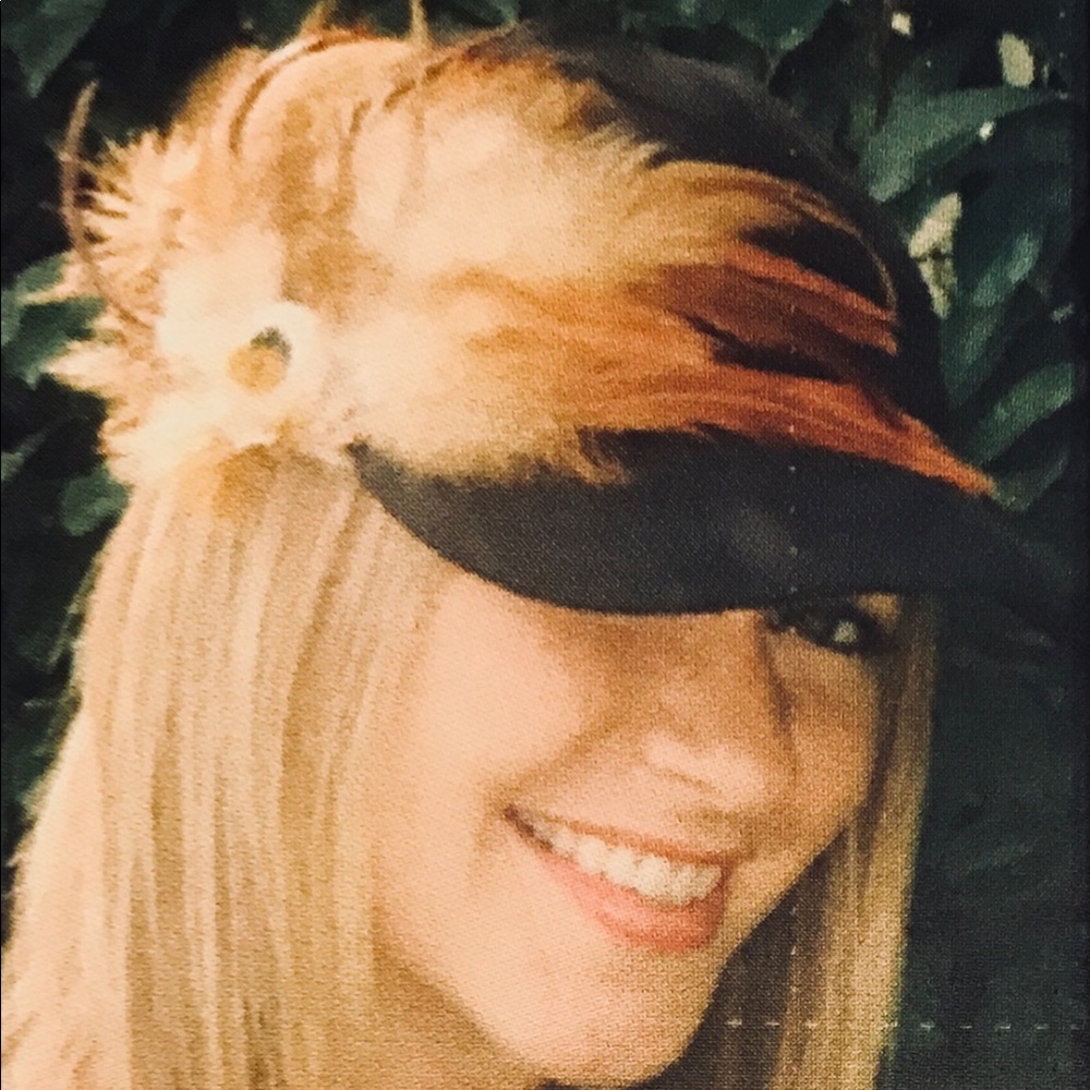 Black cap w/feathers